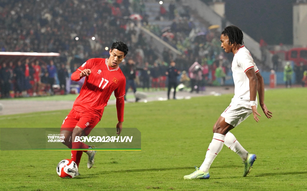 Ronaldo bất lực trước hậu vệ của ĐT Việt Nam 2